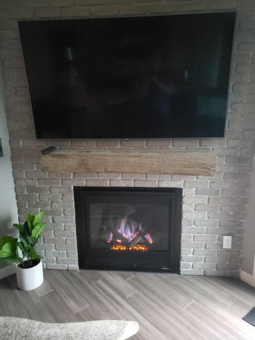Lake Front Condo 1Bd - Fully Remodeled! Дилън Екстериор снимка