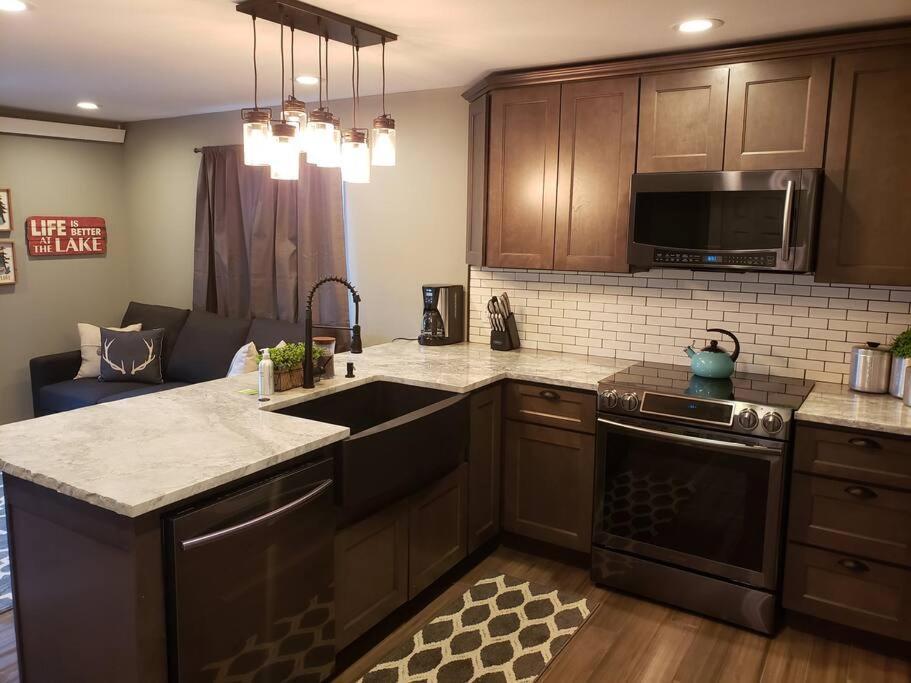 Lake Front Condo 1Bd - Fully Remodeled! Дилън Екстериор снимка