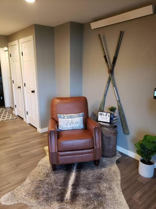 Lake Front Condo 1Bd - Fully Remodeled! Дилън Екстериор снимка