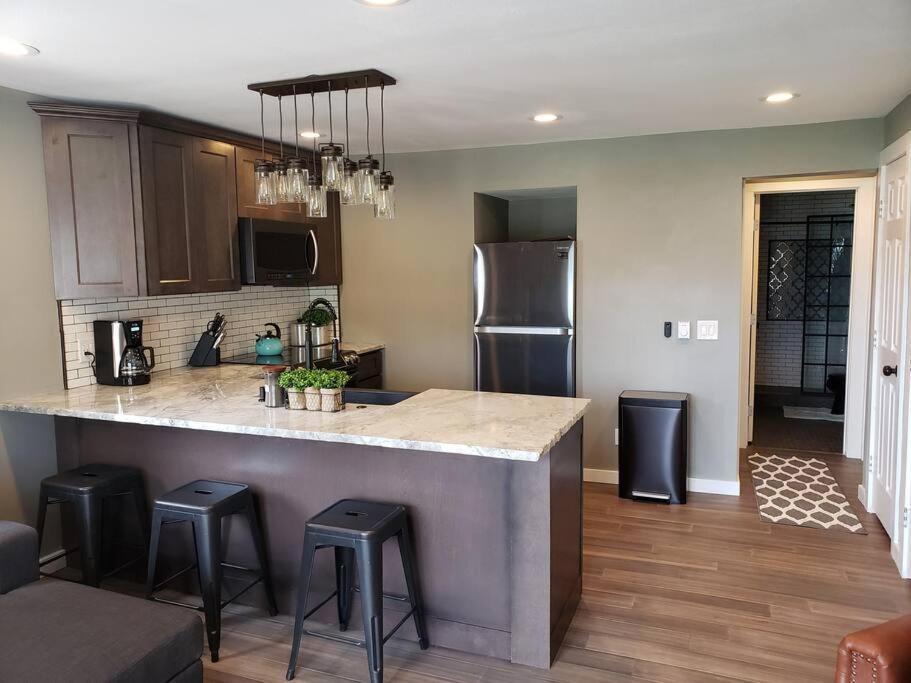 Lake Front Condo 1Bd - Fully Remodeled! Дилън Екстериор снимка